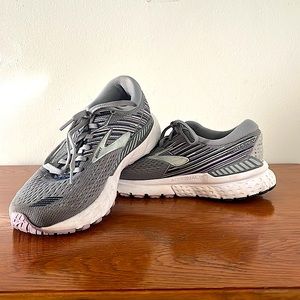 Brooks Adrenaline GTS 19 Womens Size 8 Running Shoe